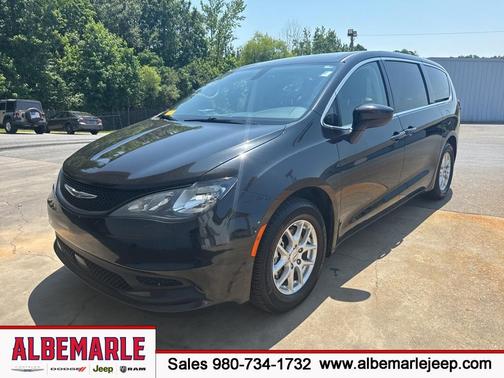 2021 Chrysler Voyager LX