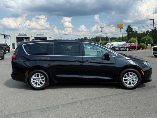 2021 Chrysler Voyager LX
