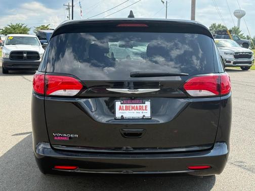 2021 Chrysler Voyager LX