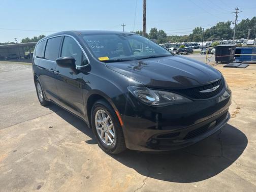 2021 Chrysler Voyager LX