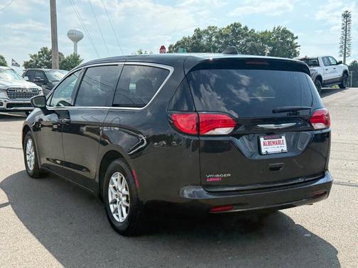 2021 Chrysler Voyager LX