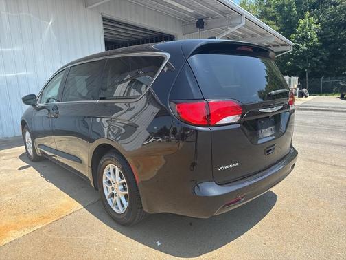 2021 Chrysler Voyager LX