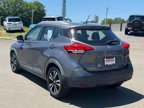 Gun Metallic 2018 Nissan Kicks SV