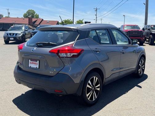 Gun Metallic 2018 Nissan Kicks SV