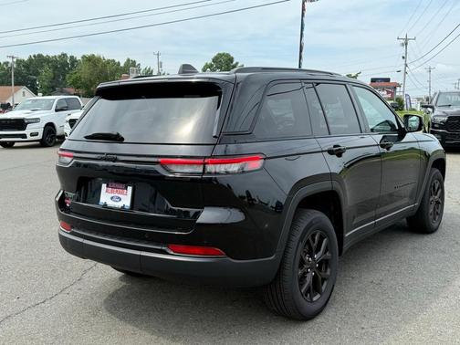 2024 Jeep Grand Cherokee Laredo
