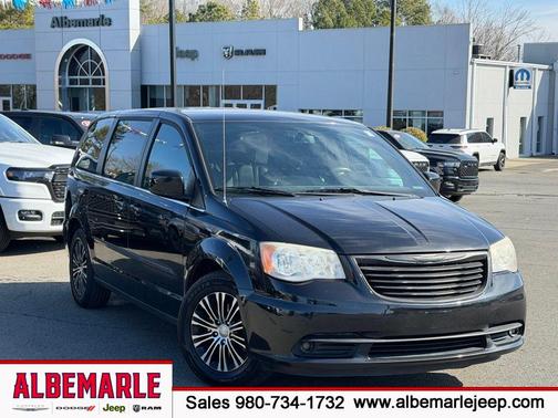 2013 Chrysler Town & Country S