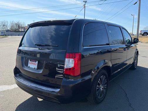 2013 Chrysler Town & Country S