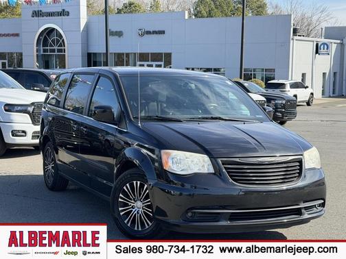 2013 Chrysler Town & Country S