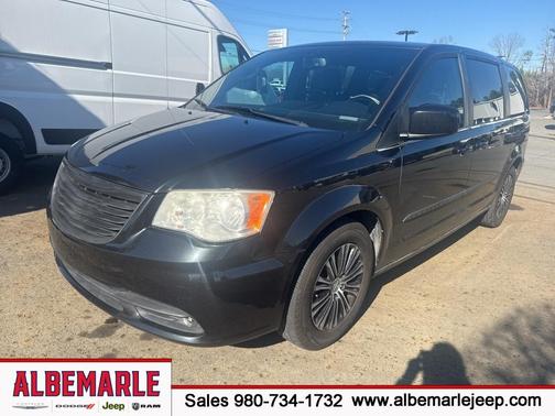 2013 Chrysler Town & Country S