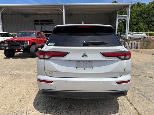 2023 Mitsubishi Outlander ES