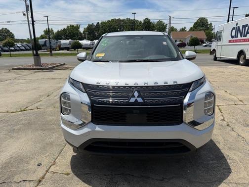 2023 Mitsubishi Outlander ES