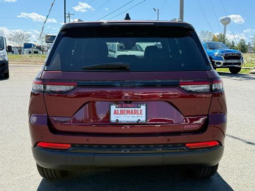 2024 Jeep Grand Cherokee Laredo