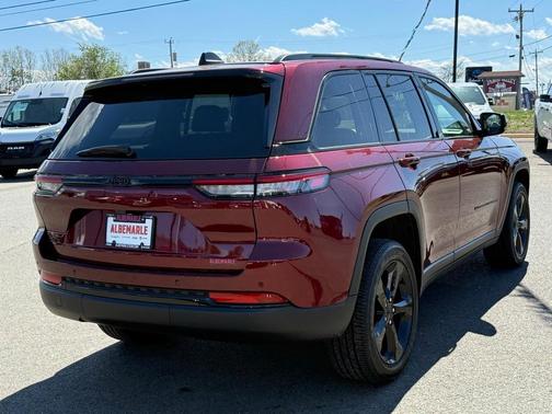 2024 Jeep Grand Cherokee Laredo
