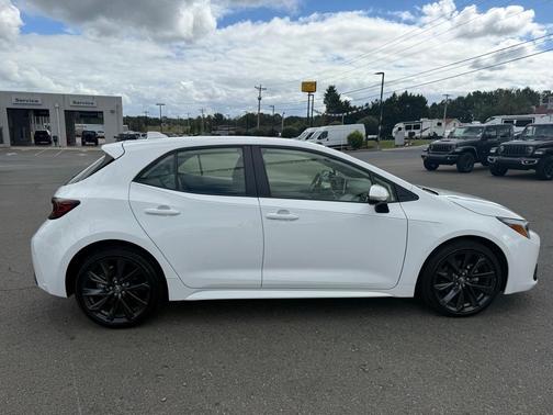 2024 Toyota Corolla Hatchback XSE