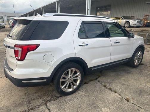 White Platinum Clearcoat Metallic 2018 Ford Explorer Limited