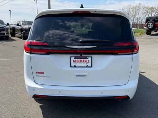 Bright White Clearcoat 2026 Chrysler Pacifica Select