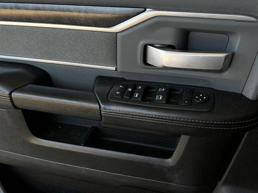 Photo 4 of 30 of 2019 RAM 2500 Big Horn