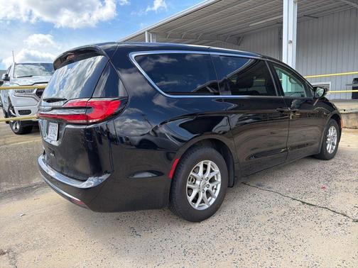 Diamond Black 2024 Chrysler Pacifica Touring-L
