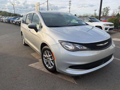 Silver Mist Clearcoat 2023 Chrysler Voyager LX