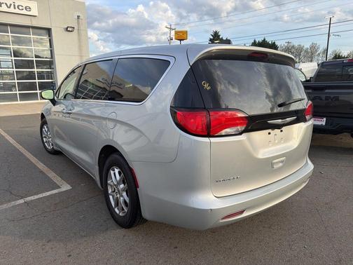Silver Mist Clearcoat 2023 Chrysler Voyager LX