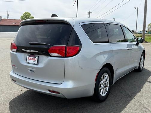 Silver Mist Clearcoat 2023 Chrysler Voyager LX