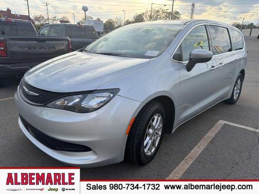 Silver Mist Clearcoat 2023 Chrysler Voyager LX