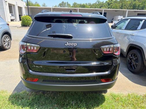 Diamond Black 2026 Jeep Compass Latitude