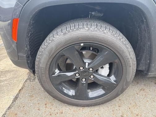 Metallic 2025 Jeep Grand Cherokee Limited