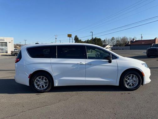 Bright White Clearcoat 2026 Chrysler Voyager LX