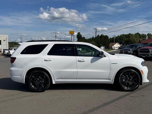 White Knuckle Clearcoat 2023 Dodge Durango GT