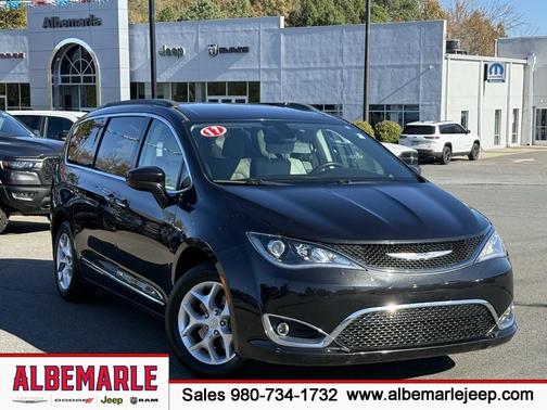 2017 Chrysler Pacifica Touring-L