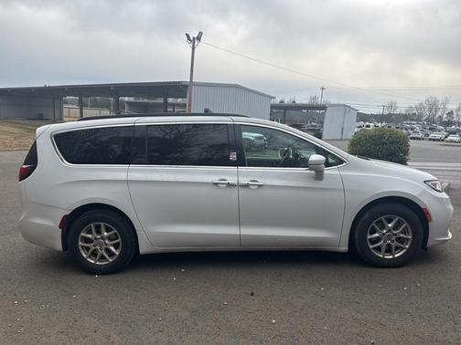 2022 Chrysler Pacifica Touring-L