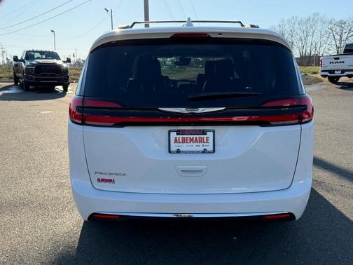 2022 Chrysler Pacifica Touring-L