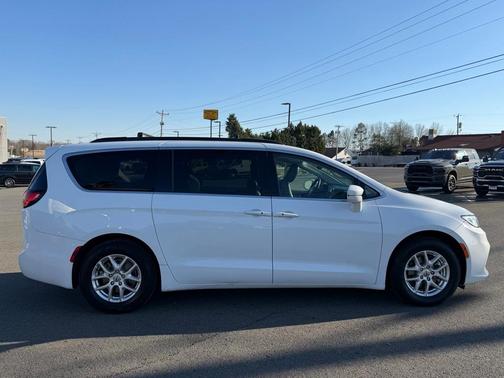 2022 Chrysler Pacifica Touring-L