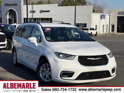 2022 Chrysler Pacifica Touring-L