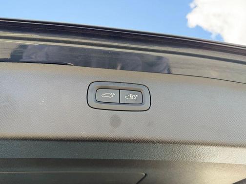 Denim Blue Metallic 2023 Volvo XC90 B6 Plus 6-Seater