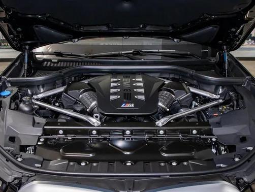 2026 BMW X5 M60i