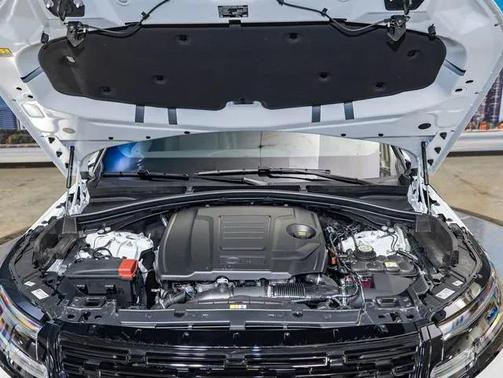 2026 Land Rover Range Rover Velar P250 SE R-Dynamic