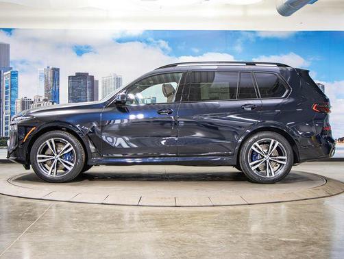 Carbon Black Metallic 2027 BMW X7 xDrive40i