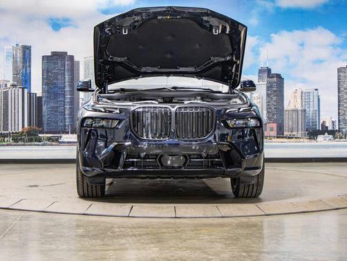 Carbon Black Metallic 2027 BMW X7 xDrive40i