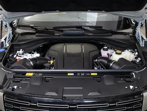 2025 Land Rover Range Rover SE