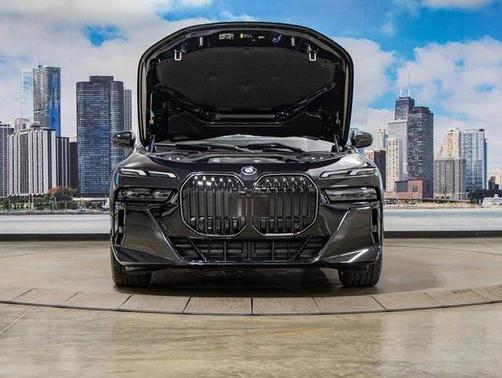 2025 BMW 750e i xDrive