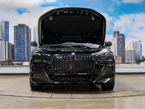 2025 BMW 740 i xDrive