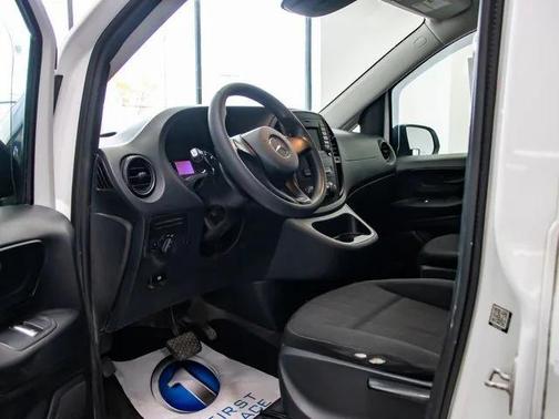 2017 Mercedes-Benz Metris Base