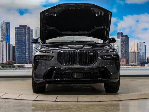 2025 BMW X7 M60i