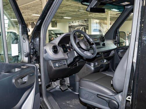 2025 Mercedes-Benz Sprinter 2500 Standard Roof