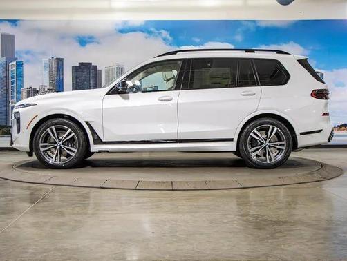 2025 BMW X7 M60i