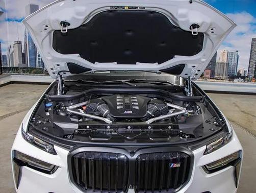 2025 BMW X7 M60i