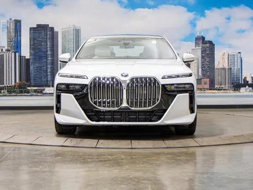 2026 BMW 750e i xDrive