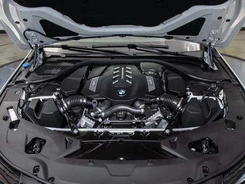 2026 BMW M850 i xDrive